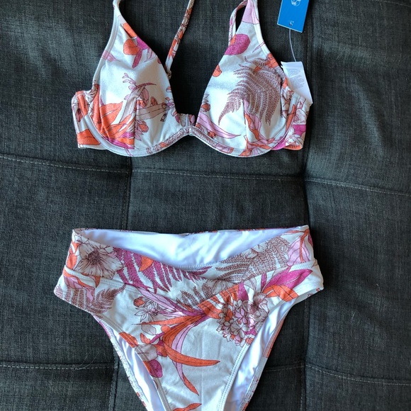 Coral Flower Bikini Top & V-Waist Bottoms Set - Picture 2 of 4